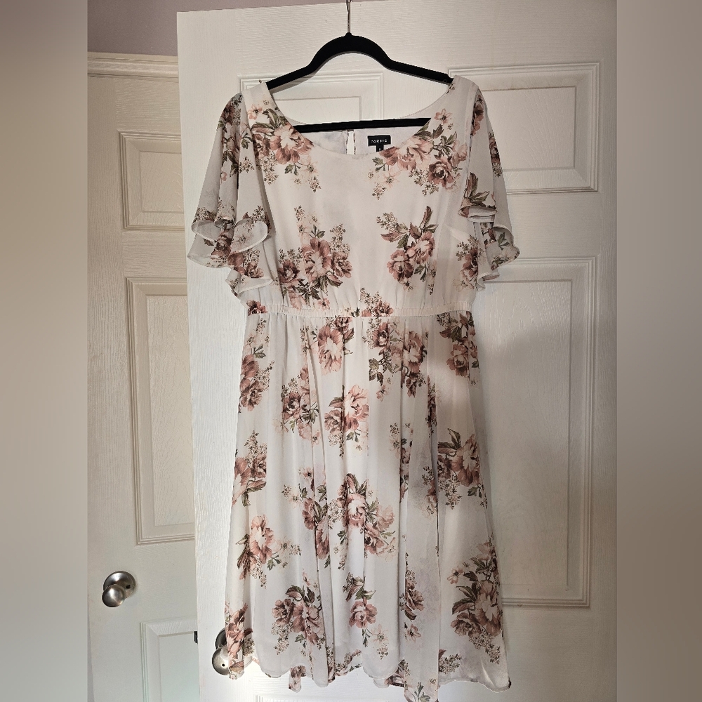 Torrid Size 1 White Floral Dress